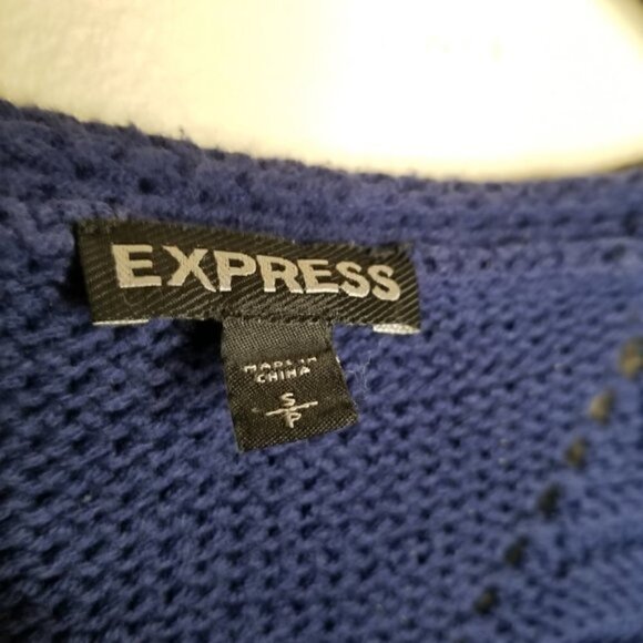 4/$25 EXPRESS Navy Blue Chunky Knit V Neck Top - Picture 2 of 5